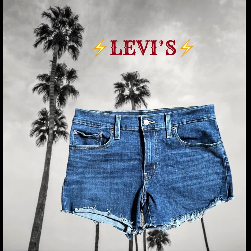 ⚡️LEVI’S⚡️ Mid Length Shorts